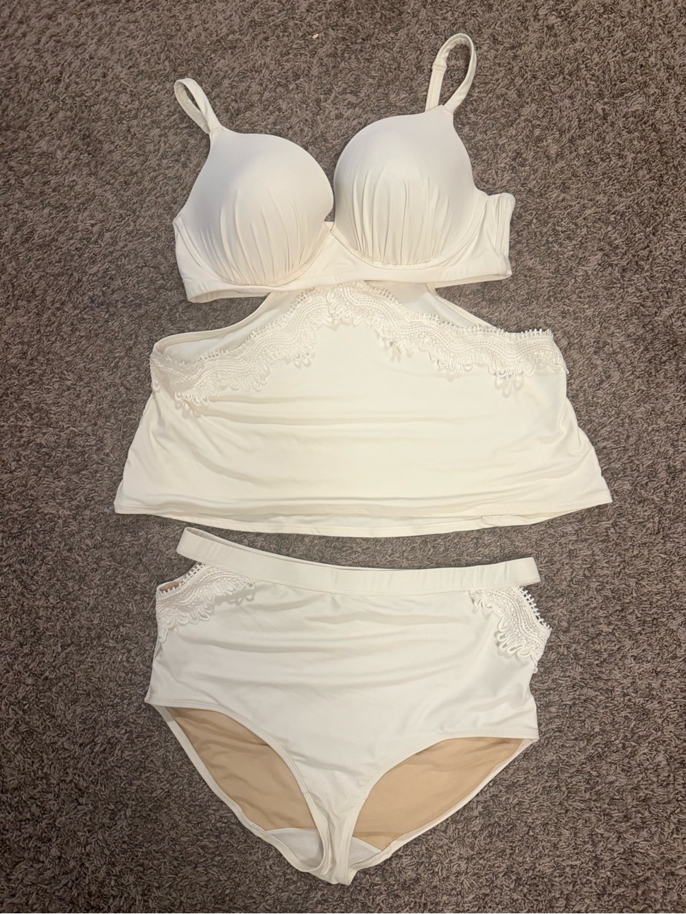 40 DDD Top + Size 20 Bottom Women’s Ivory Lace-Trim Bra & High-Waist Brief Set